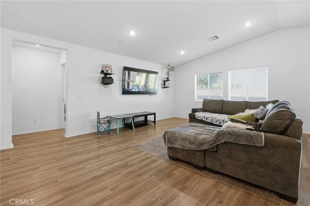 Photo of 1262 Allegiance Avenue, Hemet, CA 92543 (MLS # SW26014127)