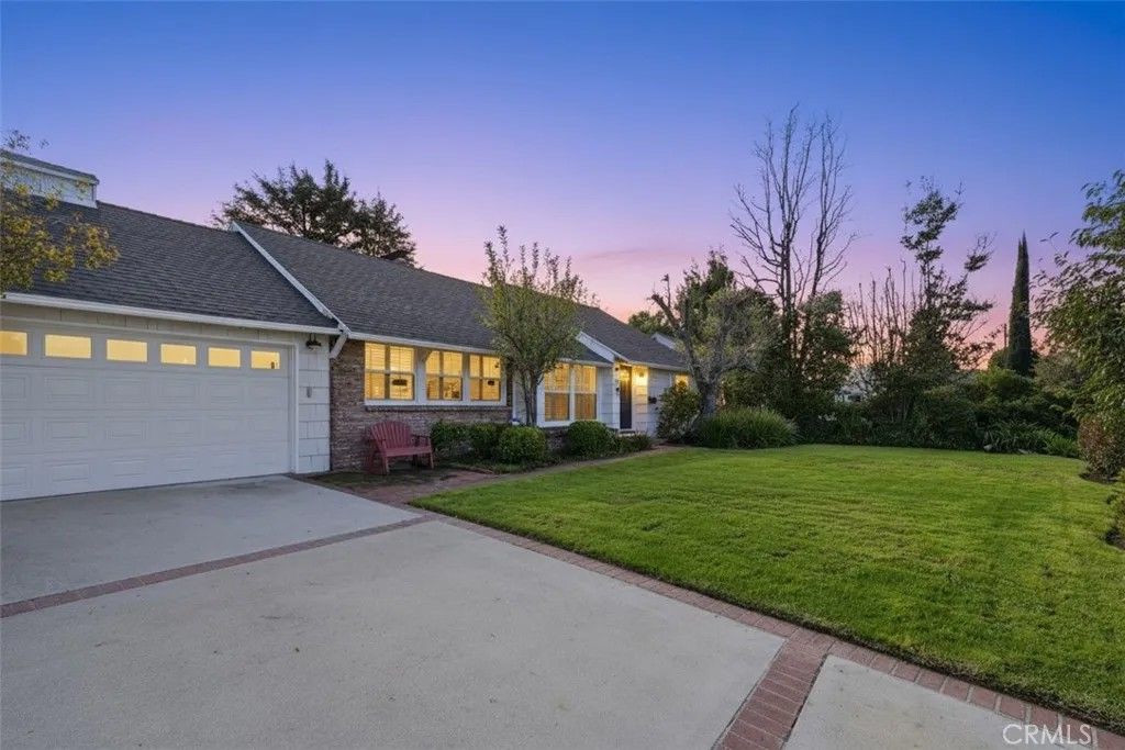 Photo of 16146 Otsego, Encino, CA 91436 (MLS # SR26011237)