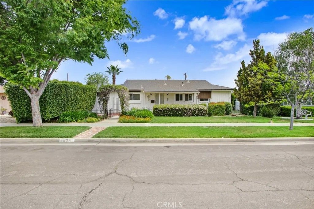 Photo of 927 Alta Loma Drive, Corona, CA 92882 (MLS # PW26034039)