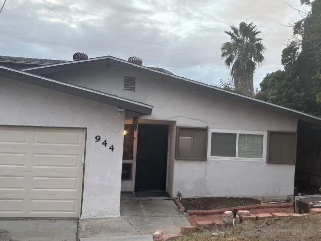 944 Maya St