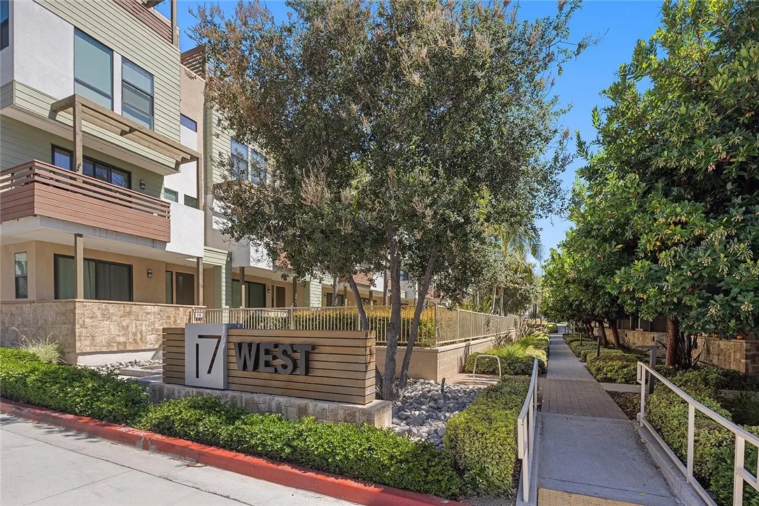 1675 Grand View