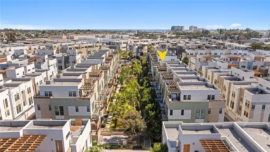 1675 Grand View
