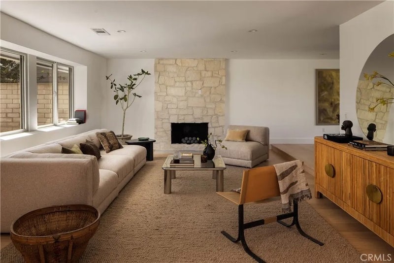 1806 Hummingbird Drive