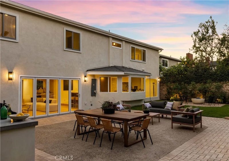 1806 Hummingbird Drive