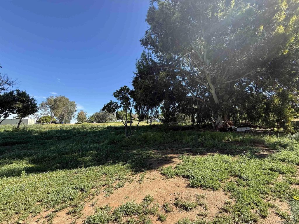 Photo of 2055 riviera Dr, Vista, CA 92084 (MLS # 260004828)