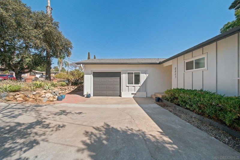 8845 Fabienne Way