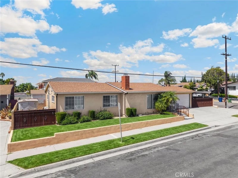 12205 S Halldale
