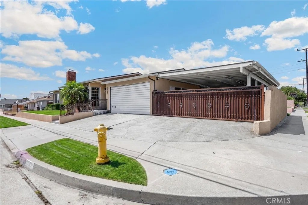 12205 S Halldale
