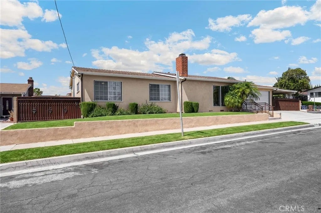 12205 S Halldale
