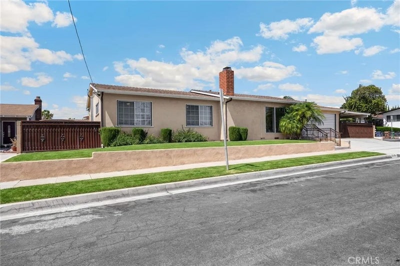 12205 S Halldale