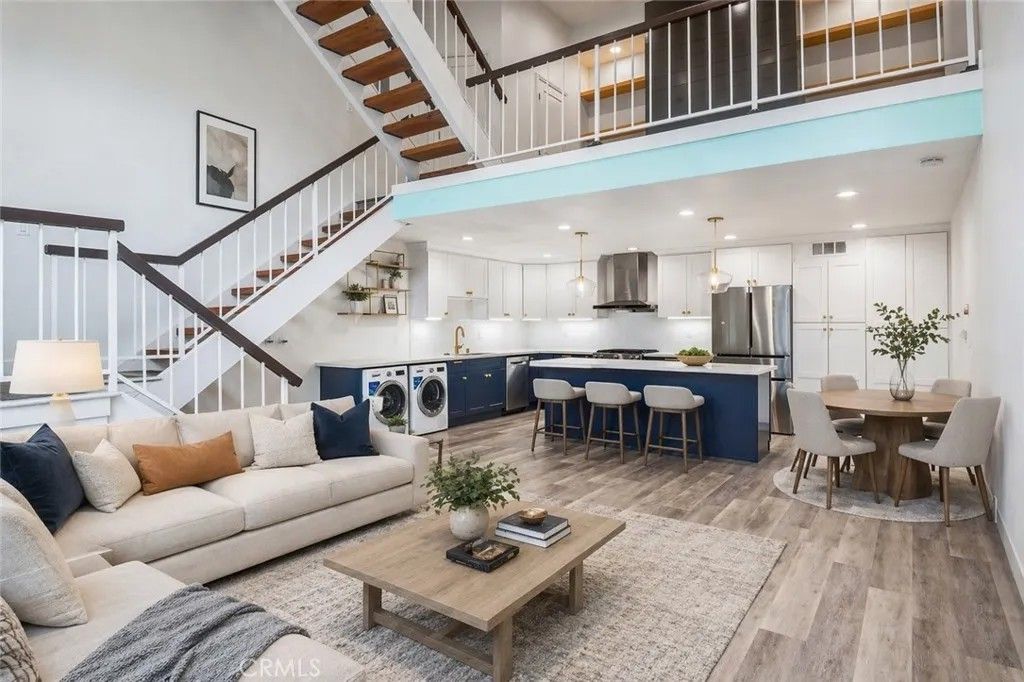 Photo of 984 Granville Ave, Los Angeles, CA 90049 (MLS # SB26086810)