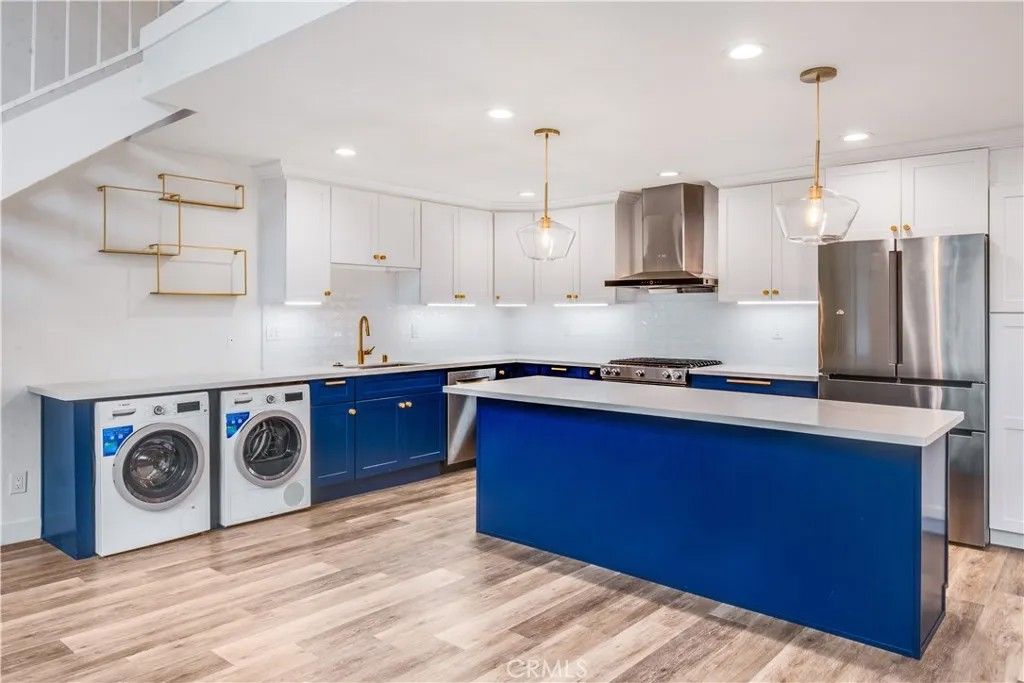 Photo of 984 Granville Ave, Los Angeles, CA 90049 (MLS # SB26086810)