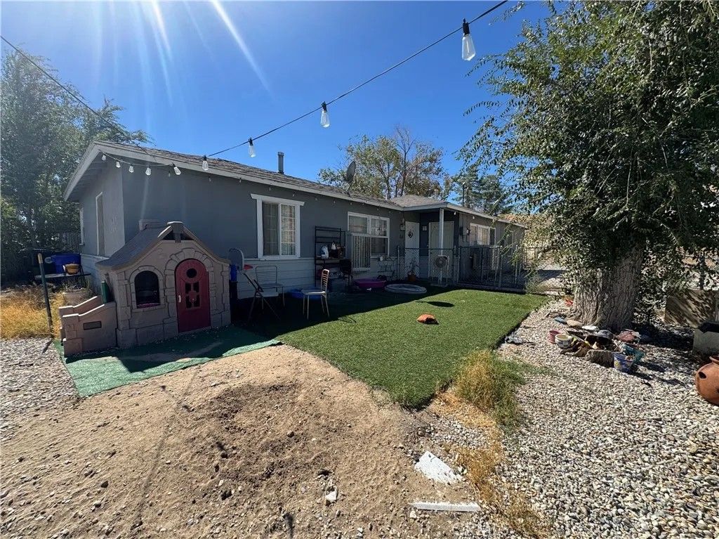 Photo of 15162 S Mojave Dr, Victorville, CA 92395 (MLS # HD26026579)