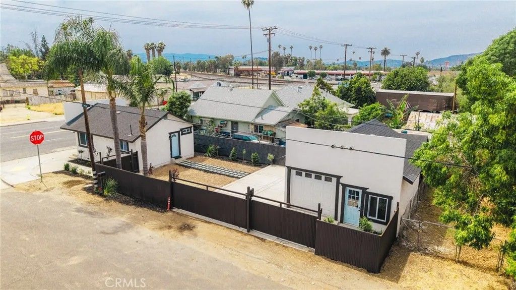 Photo of 957 CENTER Street, Riverside, CA 92507 (MLS # CV26078121)