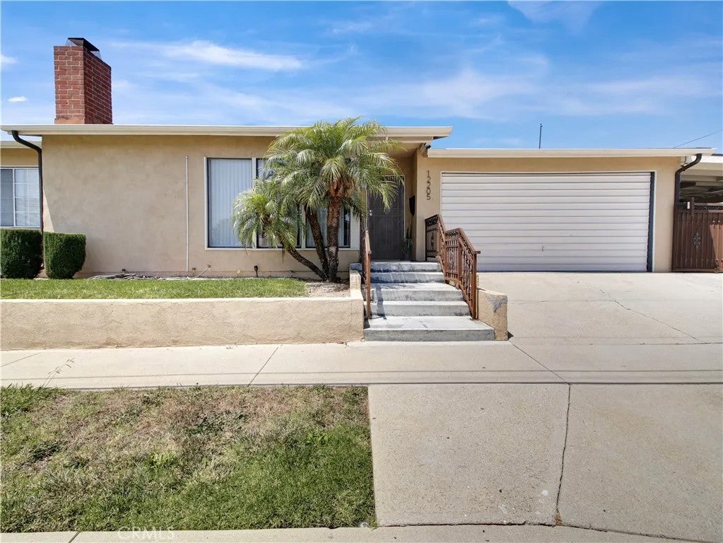 12205 S Halldale