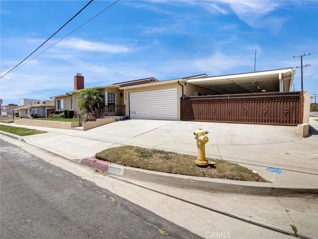 12205 S Halldale