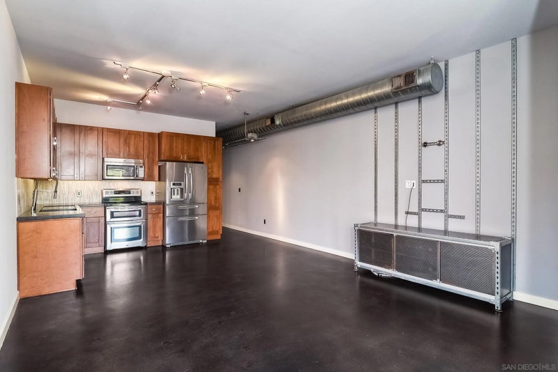 777 6th Ave 209