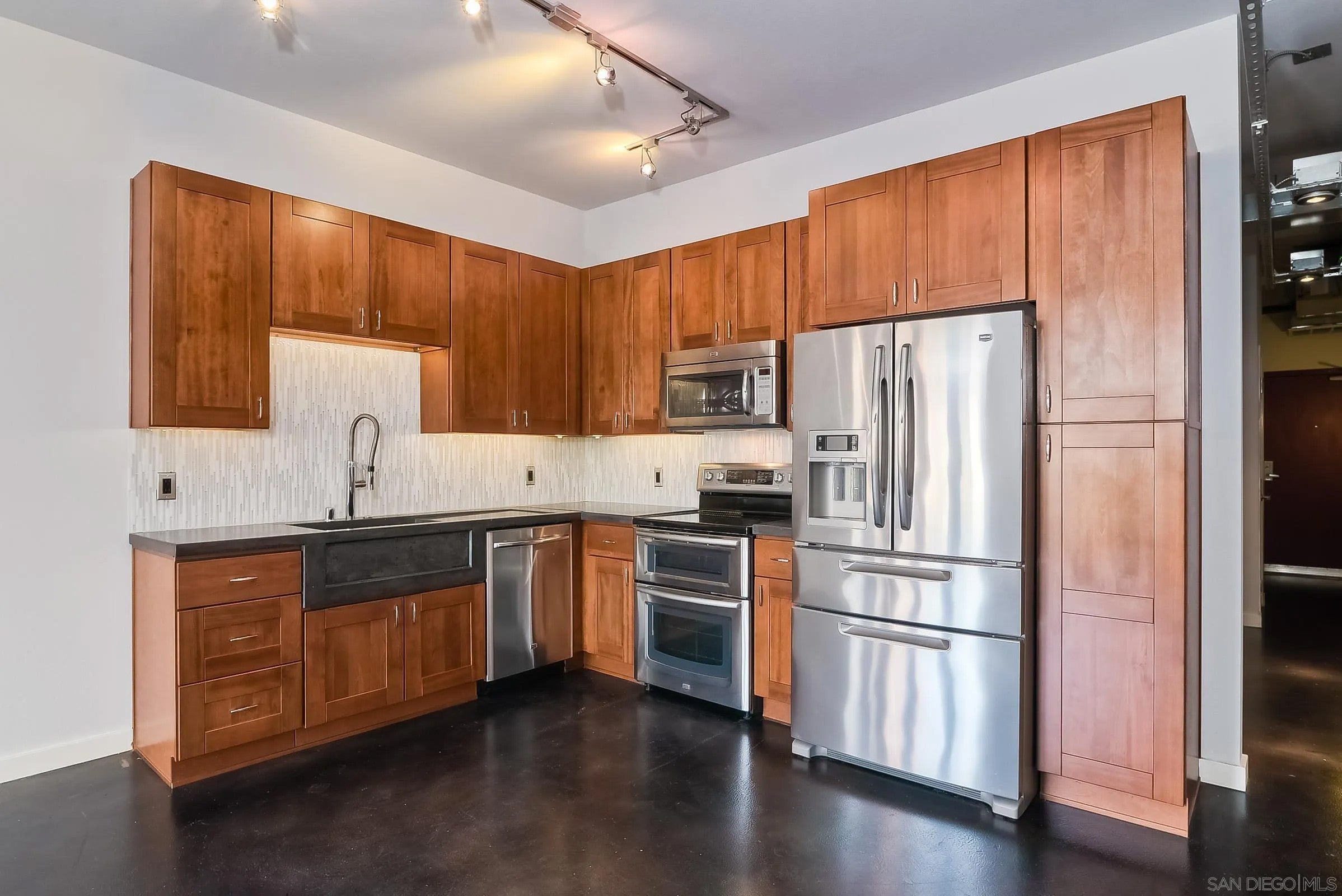 777 6th Ave 209