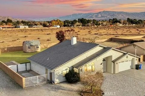 Photo of 13991 Falling Leaf Rd, Apple Valley, CA 92307 (MLS # TR25281057)
