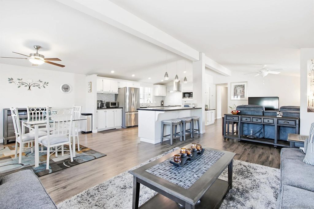 Photo of 1723 Kiwi Gln, Escondido, CA 92026 (MLS # 250044252)