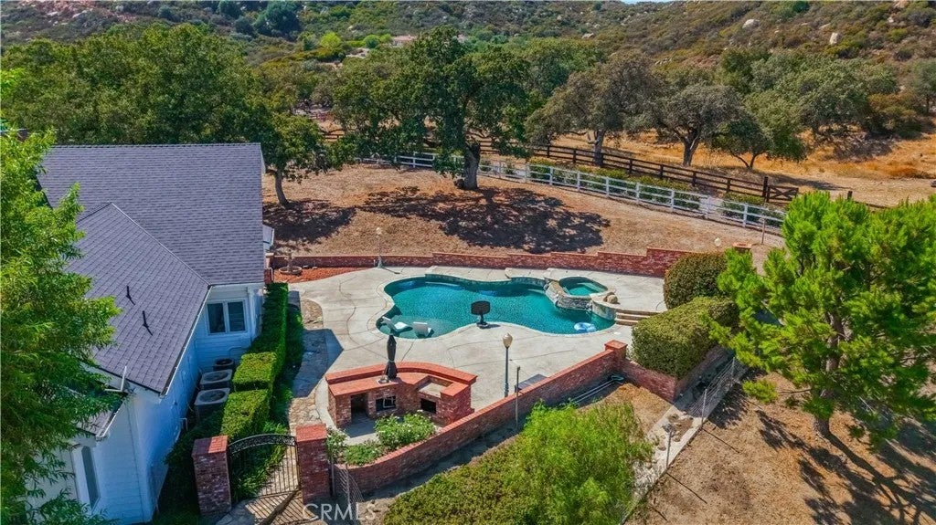 42580 Avenida Escala