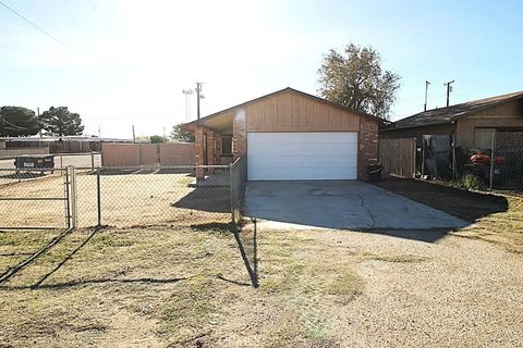 Photo of 38779 E Williams, Yermo, CA 92398 (MLS # HD25273127)