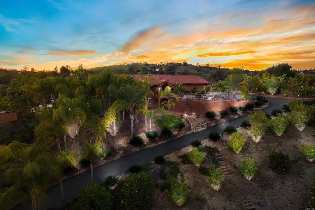 Photo of 2440 Los Alisos Dr, Fallbrook, CA 92028 (MLS # NDP2604023)