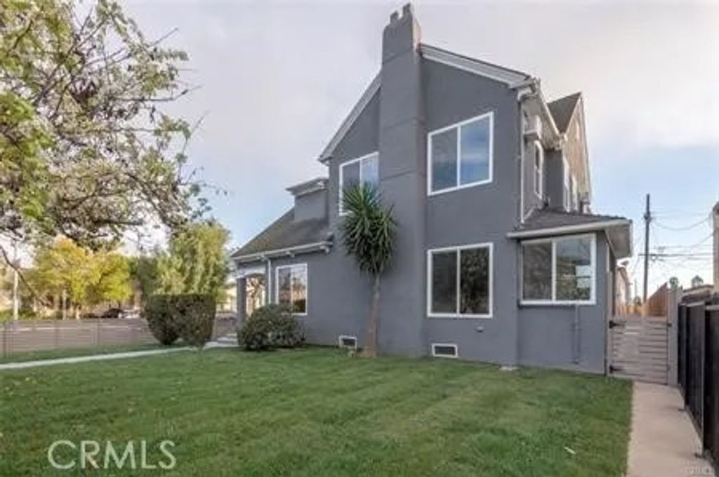 Photo of 1613 West Boulevard, Los Angeles, CA 90019 (MLS # AR25266515)