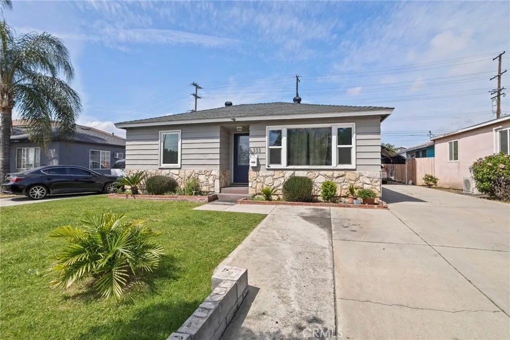 Photo of 333 N Vernon Ave, Azusa, CA 91702 (MLS # CV26079133)