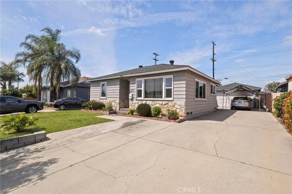 Photo of 333 N Vernon Ave, Azusa, CA 91702 (MLS # CV26079133)