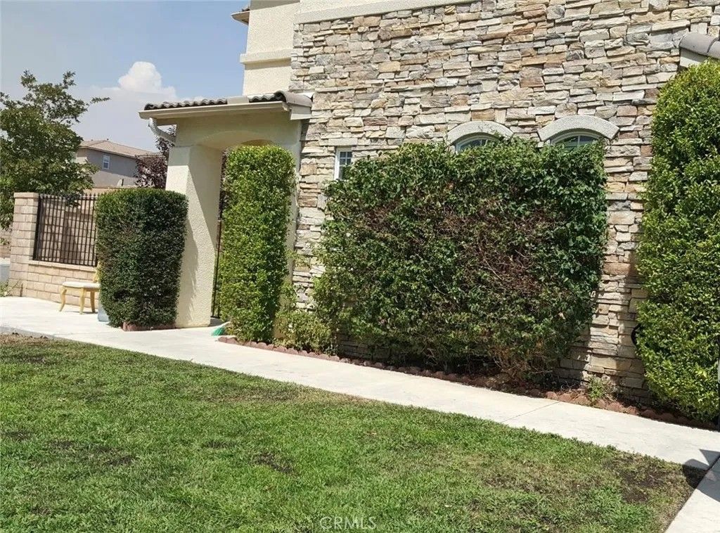 Photo of 23568 Brigin Pl, Murrieta, CA 92562 (MLS # IV26042911)