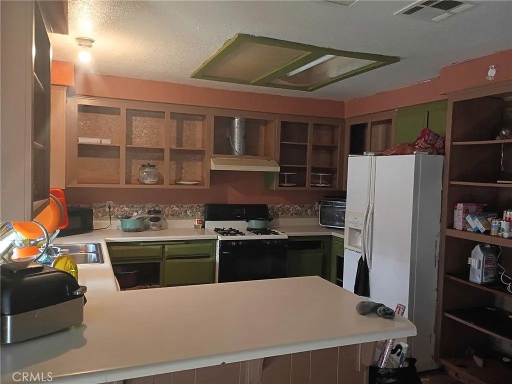 Photo of 21641 Shaw ST, California City, CA 93505 (MLS # CV26104577)