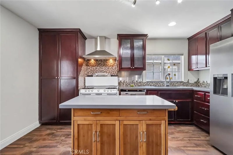 1534 W 213th