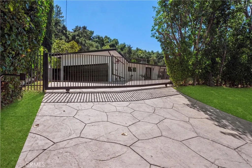 3267 Laurel Canyon Boulevard