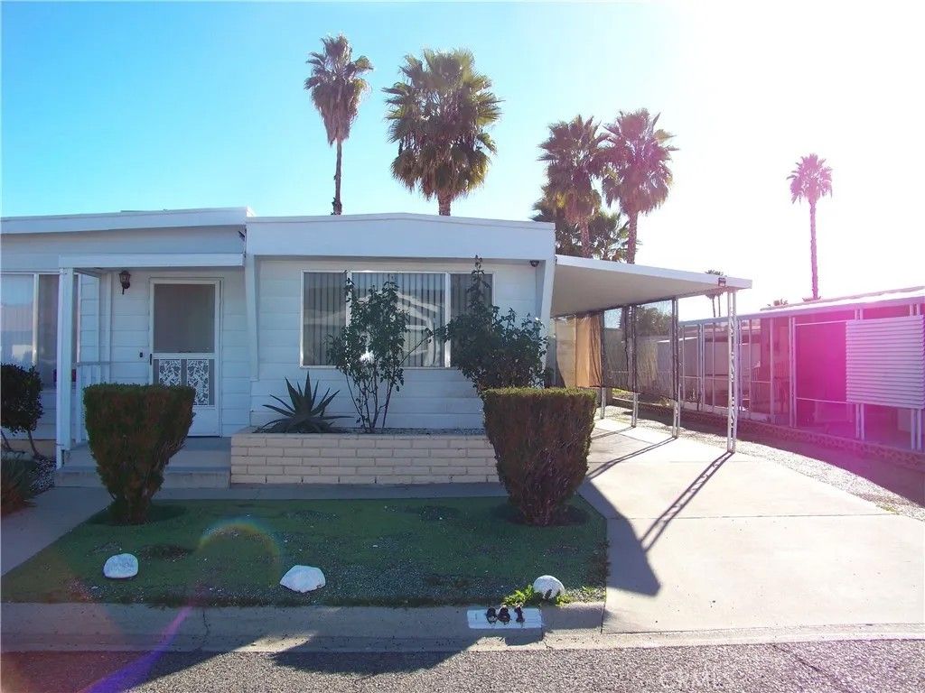 Photo of 661 San Juan Dr, Hemet, CA 92543 (MLS # SW26001917)