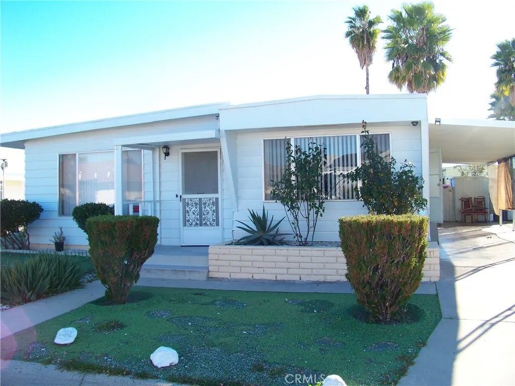 Photo of 661 San Juan Dr, Hemet, CA 92543 (MLS # SW26001917)