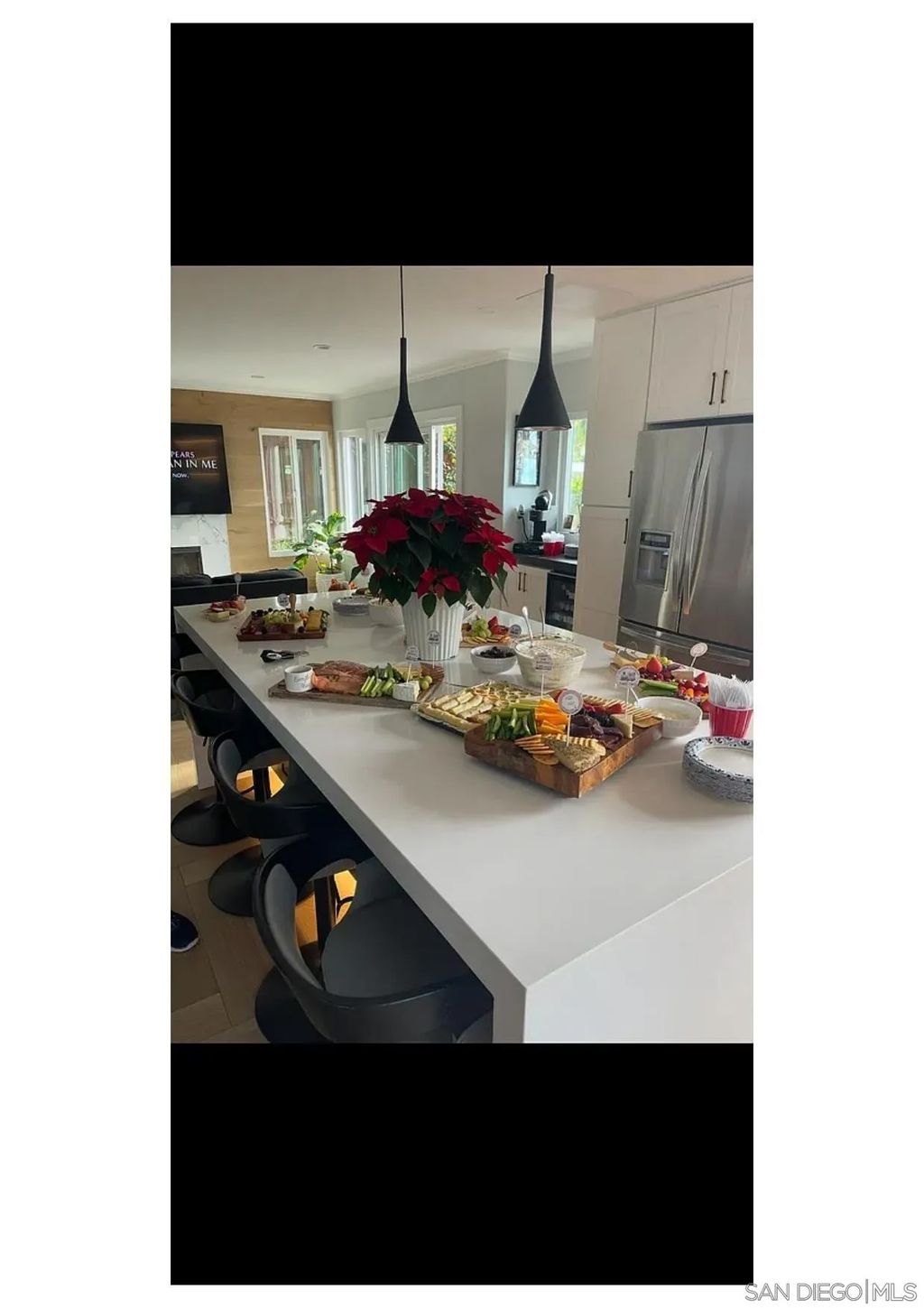 Photo of 811 Mosaic Cir, Oceanside, CA 92057 (MLS # 250045623)