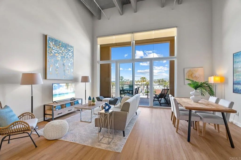 550 Seagaze Drive 26