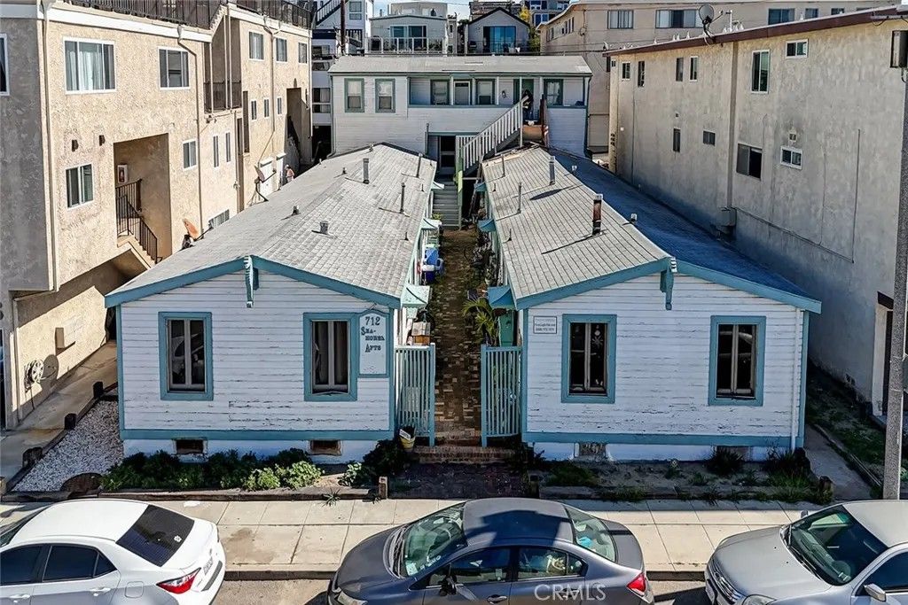 Photo of 712 Manhattan Avenue, Hermosa Beach, CA 90254 (MLS # SB26048379)