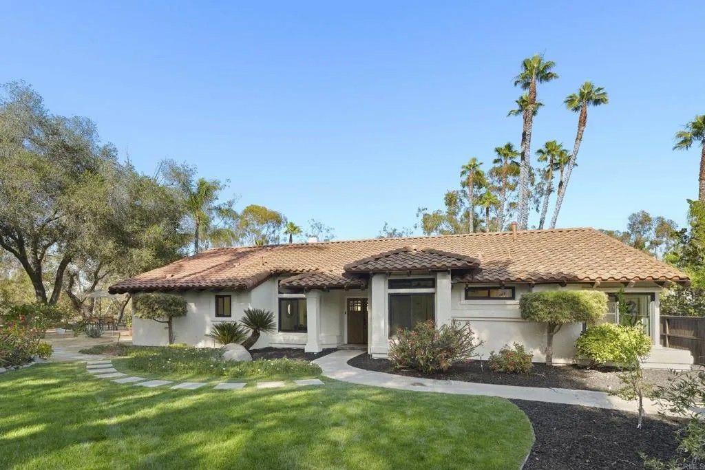 Photo of 205 Tampico Gln, Escondido, CA 92025 (MLS # PTP2602708)