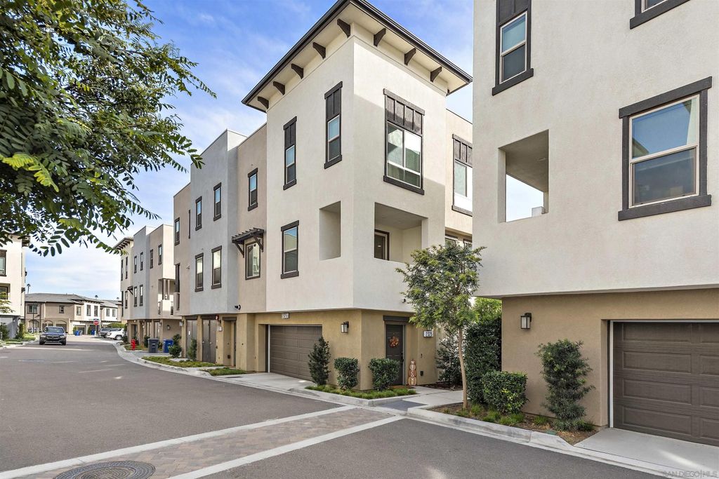 Photo of 2325 Verano Way, Vista, CA 92081 (MLS # 260007179)