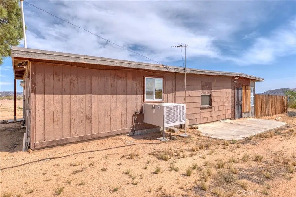 Photo of 2121 Cambria Ave, Landers, CA 92285 (MLS # JT26068870)