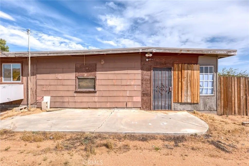 Photo of 2121 Cambria Ave, Landers, CA 92285 (MLS # JT26068870)