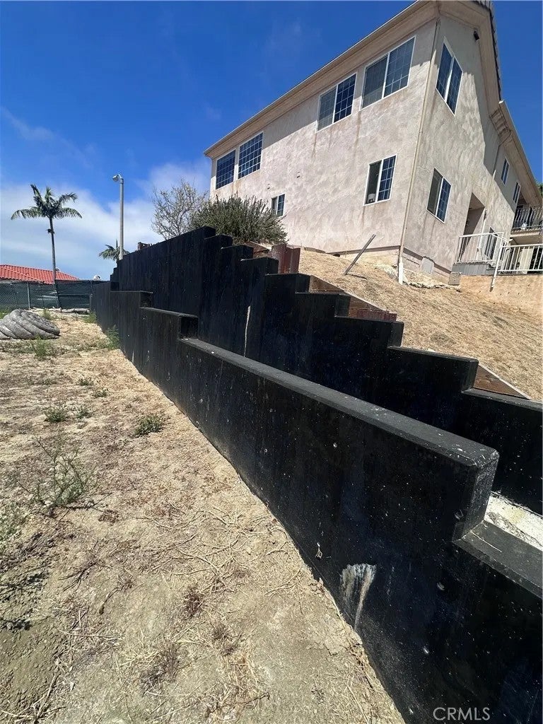 1701 Avenida Salvador