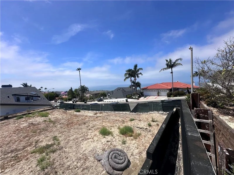 1701 Avenida Salvador