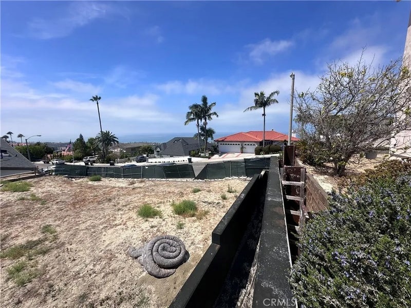 1701 Avenida Salvador