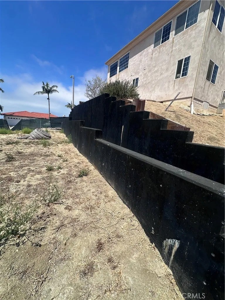 1701 Avenida Salvador