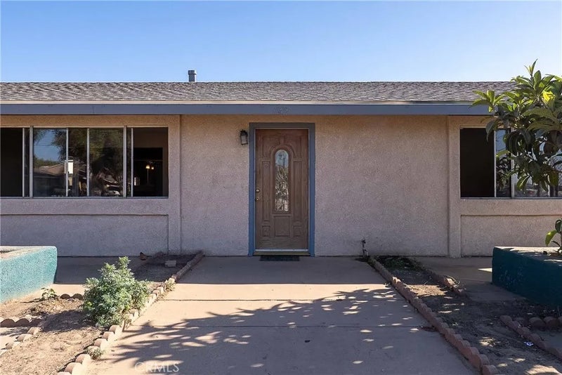 1142 W Donovan