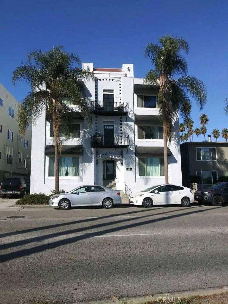 3921 E Livingston