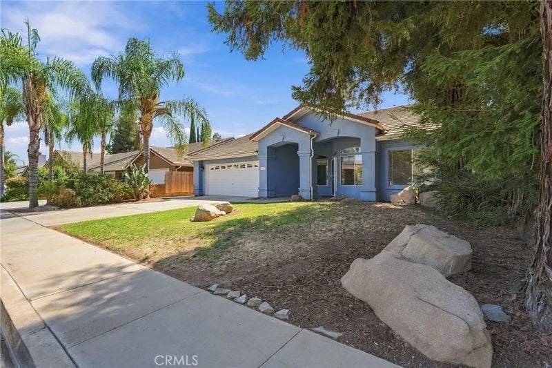 4029 E Meadow